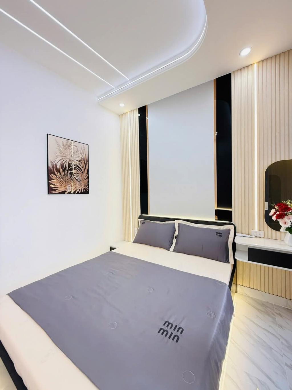 SIÊU ĐẸP THỐNG NHẤT, 33m2, 2 TẦNG,CÓ PN DƯỚI TRỆT , HẺM THÔNG THOÁNG, P.16, GẨN TRƯỜNG HỌC PHAN TÂY HỒ VÀ PHAN CHU TRINH, GIÁ CHỈ 4.56 TỶ